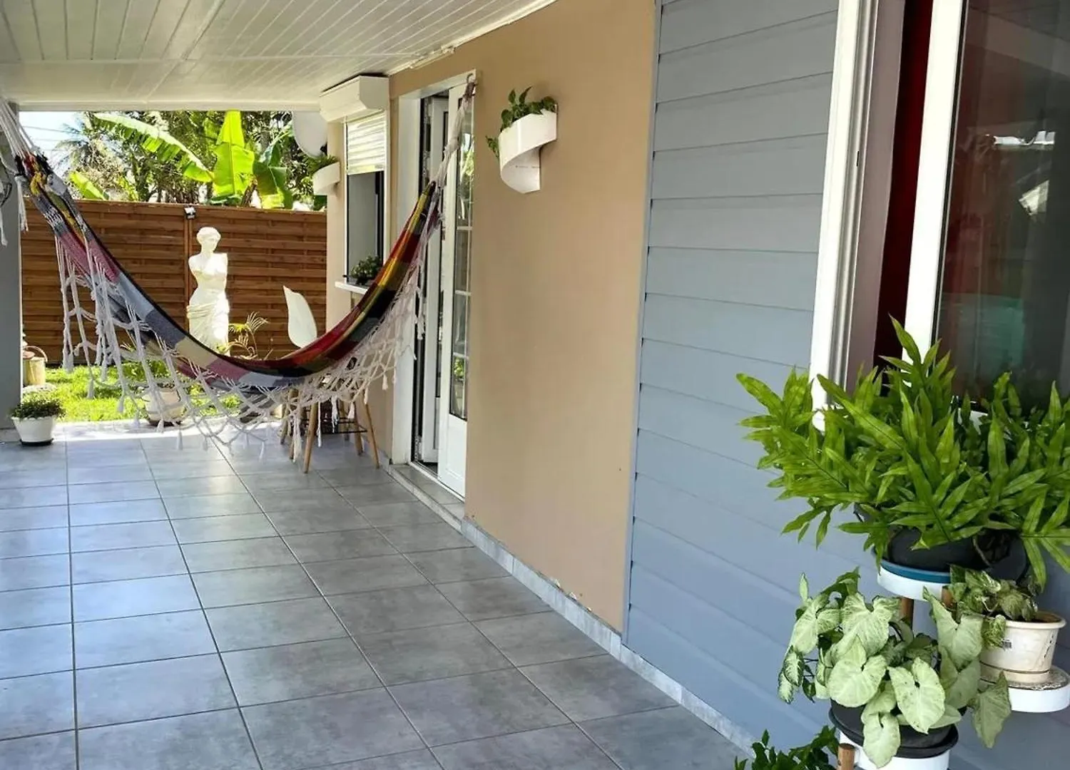 Bungalow Confortable A Sainte-Rose Avec Jardin Prive_222 0*,